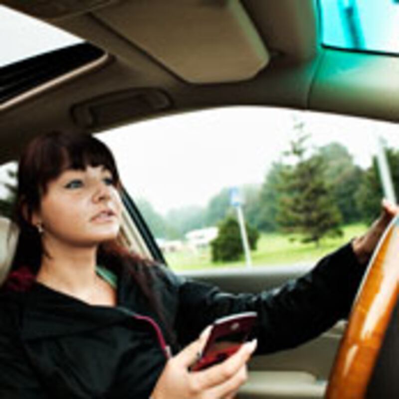 articles/2009/09/04/gasbag-nation/siegel-texting_47139_lzvphl