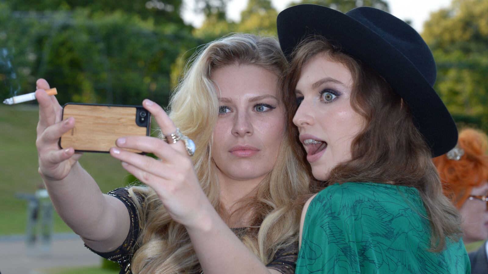 articles/2013/08/14/cigarettes-last-gasp/130811-OConnor-smoke-tease_jld9t8