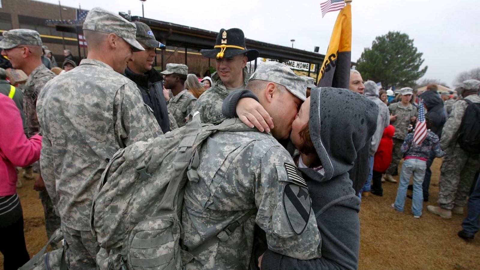 cheats/2011/12/24/last-iraq-combat-troops-return-to-u-s/troops-return-home-fort-hood-cheat_a7pydz