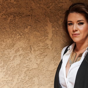articles/2016/09/28/the-race-to-smear-miss-universe-alicia-machado-as-a-bloodthirsty-drug-lord-loving-porn-star/160926-_Suebsaeng-miss-uni-tease_hrmwim