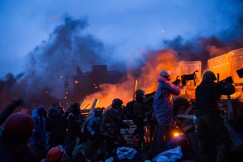 galleries/2014/02/18/an-all-out-battle-erupts-in-ukraine-photos/140220-ukraine-protest2_ynoykn