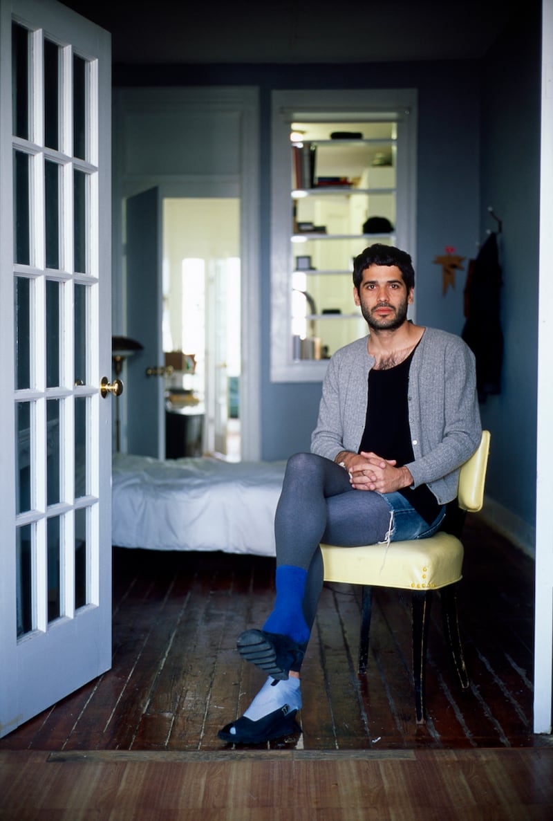 galleries/2013/07/09/men-wearing-their-girlfriends-clothes-jon-uriarte-s-photos/10_Victor_Ana_cajnsm