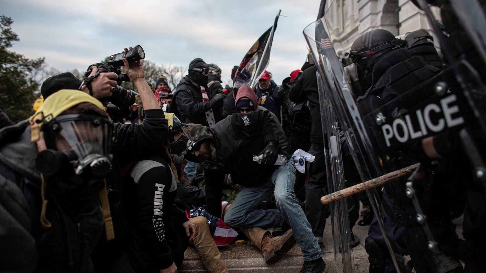 2021-01-07T000000Z_406328443_RC273L9EVNRN_RTRMADP_3_USA-ELECTION_tvcaa6