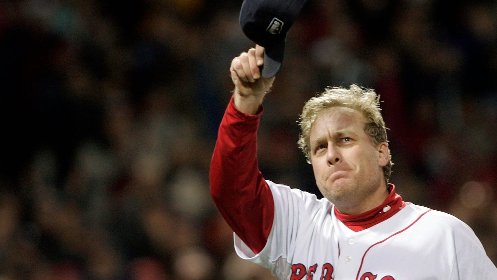 articles/2015/08/25/curt-schilling-isn-t-an-athlete-with-a-dumb-opinion-he-s-a-politician-with-one/150825-silverman-curt-schilling-tease_ylvxr9