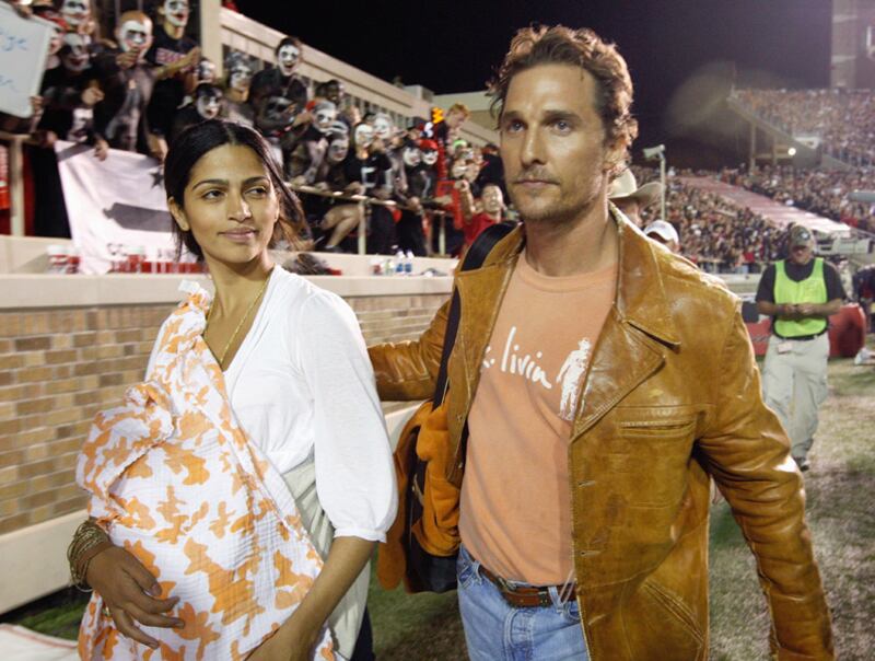 galleries/2011/08/16/celebrity-moms-pregnant-before-25-photos/camilla-alves-mom_kmosuh