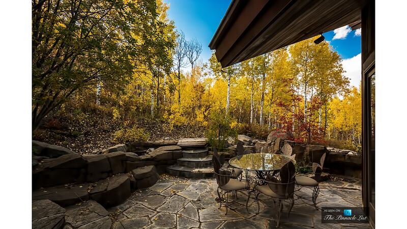 171022-mcnearney-omg-want-this-house-21_pglayj