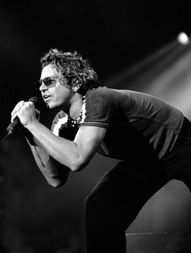 galleries/2012/02/15/whitney-houston-and-other-stars-who-died-in-hotels-photos/stars-died-in-hotels-hutchence_oej6os