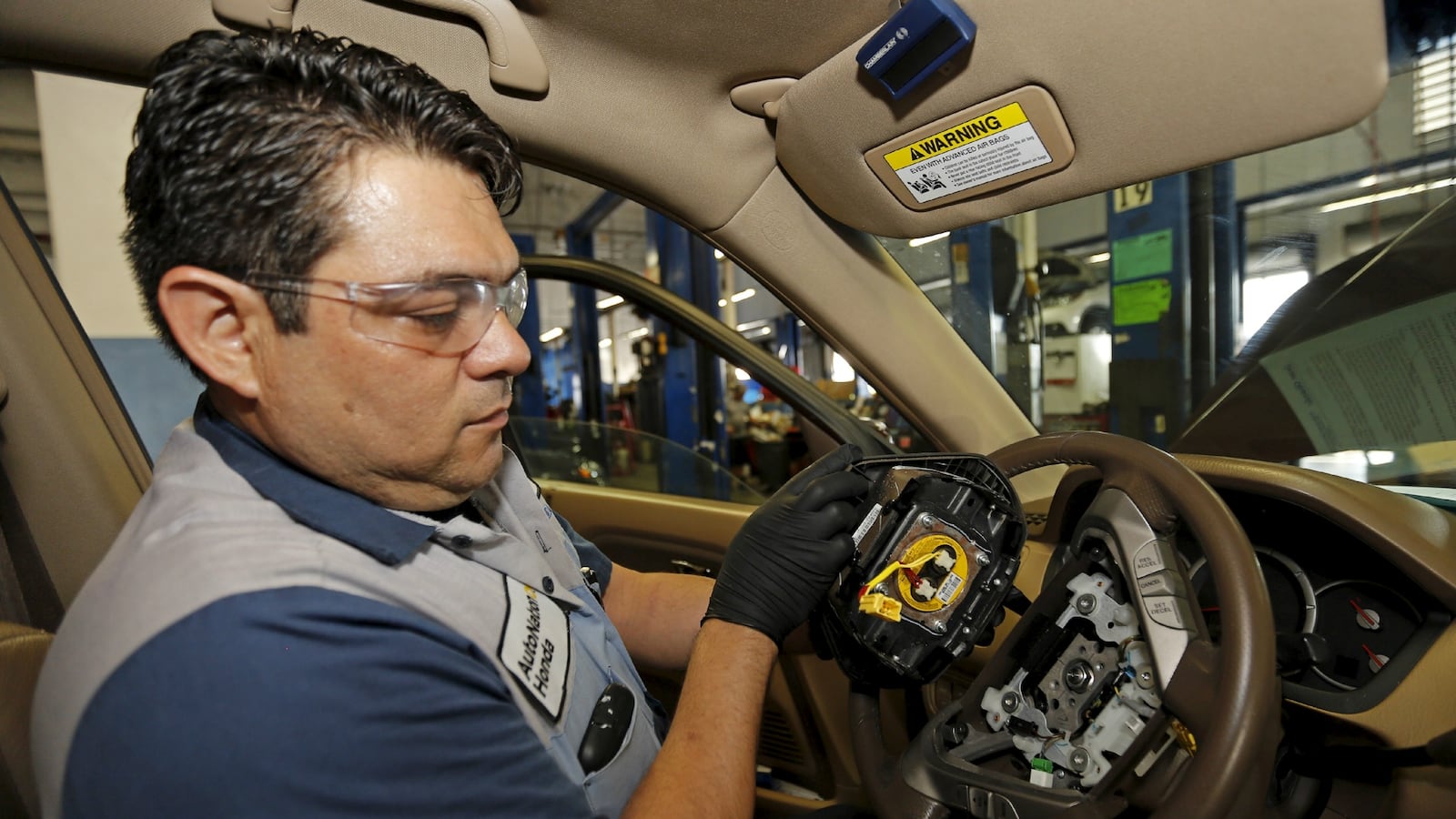 cheats/2015/11/03/feds-fine-auto-airbag-maker-200m/151103-airbag-cheat_jhftuh