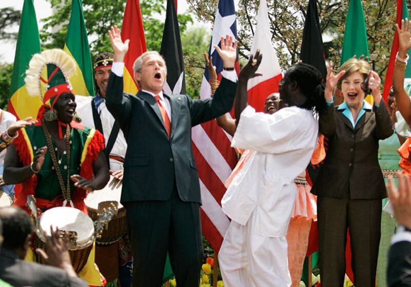 galleries/2009/11/24/celebrity-dance-off/dancing-celebush_cvqpei