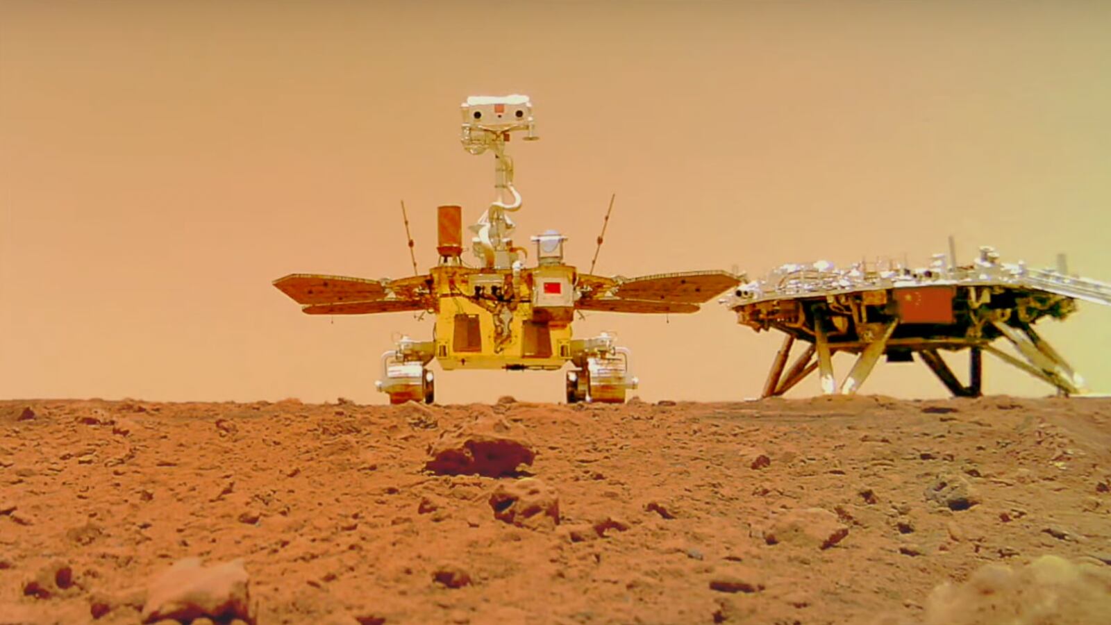 Zhurong-with-lander-selfie_djzsaj