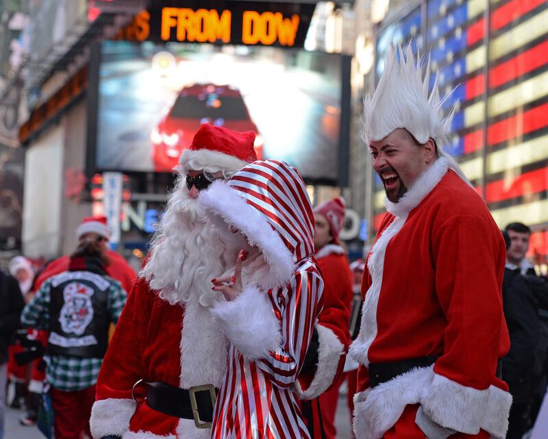 galleries/2014/12/13/new-york-santacon-2014-photos/141213-santacon-nyc-02_ggbc6y
