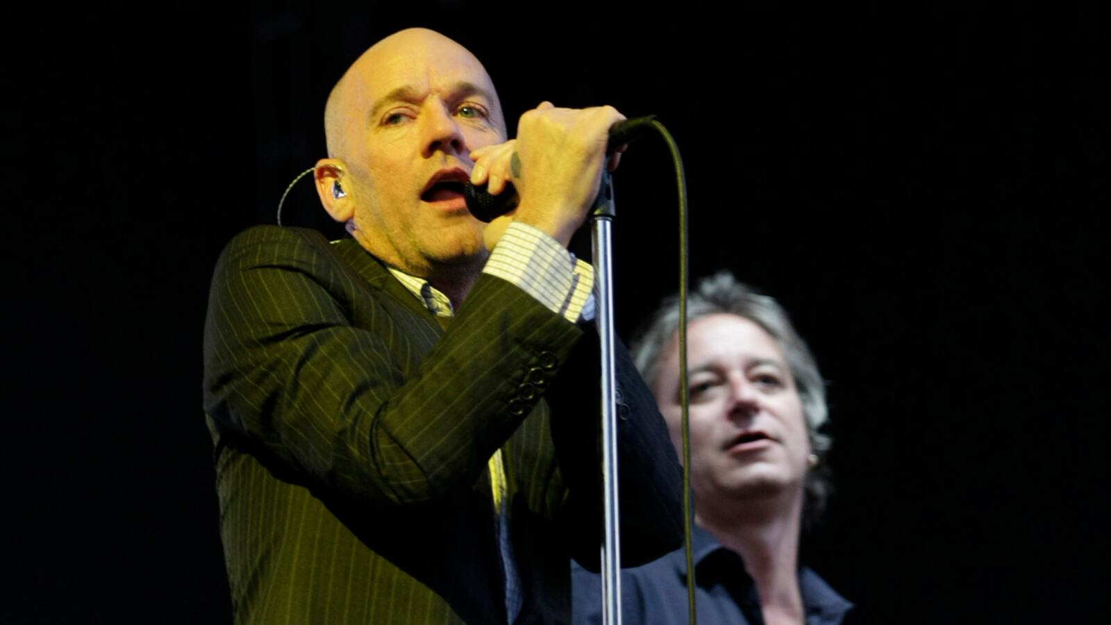 cheats/2011/09/21/r-e-m-breaks-up-after-31-years/rem-break-up-cheat_kpxbup