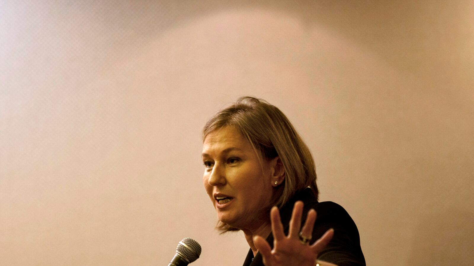 articles/2013/06/11/livni-s-ill-advised-threat-against-bibi/tzipi-livni-avlon_aqfame