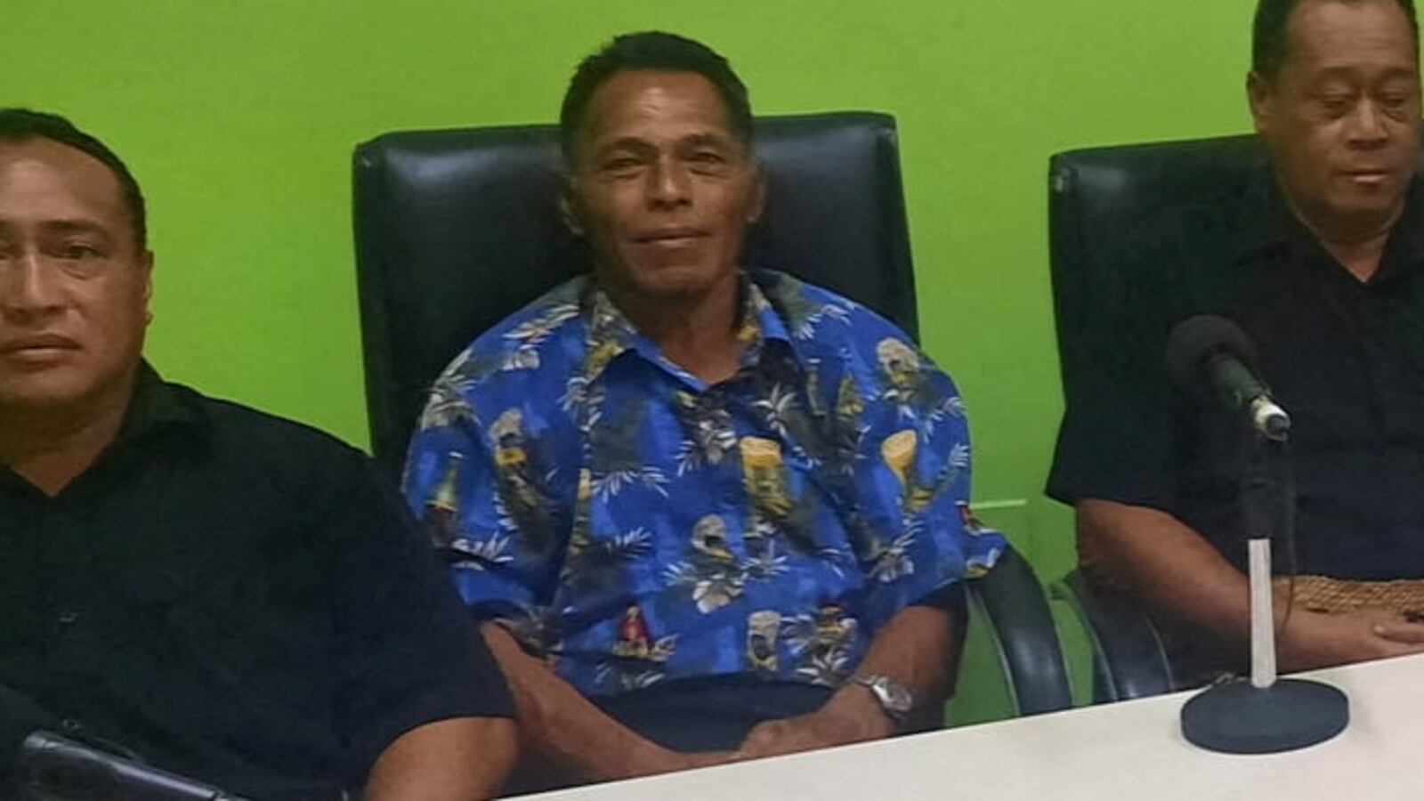 2022-01-20T100357Z_16462239_RC2W2S9UDEMG_RTRMADP_3_TONGA-VOLCANO-SURVIVOR_jwyaij