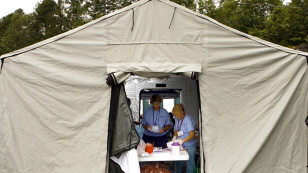 galleries/2009/10/15/inside-a-traveling-health-care-tent-city/allman-healthcare---1_hr7uni
