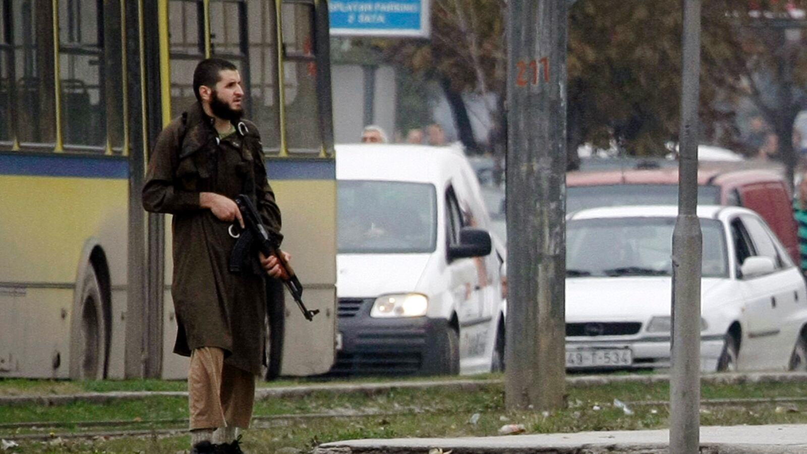 cheats/2011/10/28/man-fires-at-u-s-embassy-in-bosnia/bosnia-embassy-shooting-cheat_brxgjy