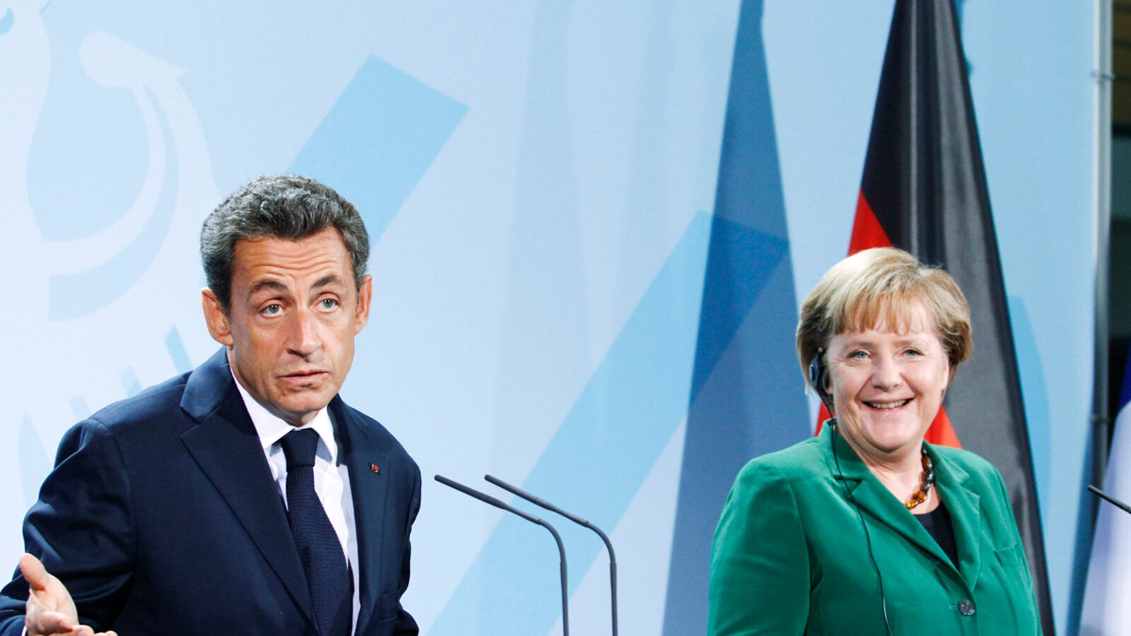 articles/2011/10/11/euro-zone-crisis-france-germany-greece-and-europe-s-messy-family/euro-zone-bet-el_ypwtxx