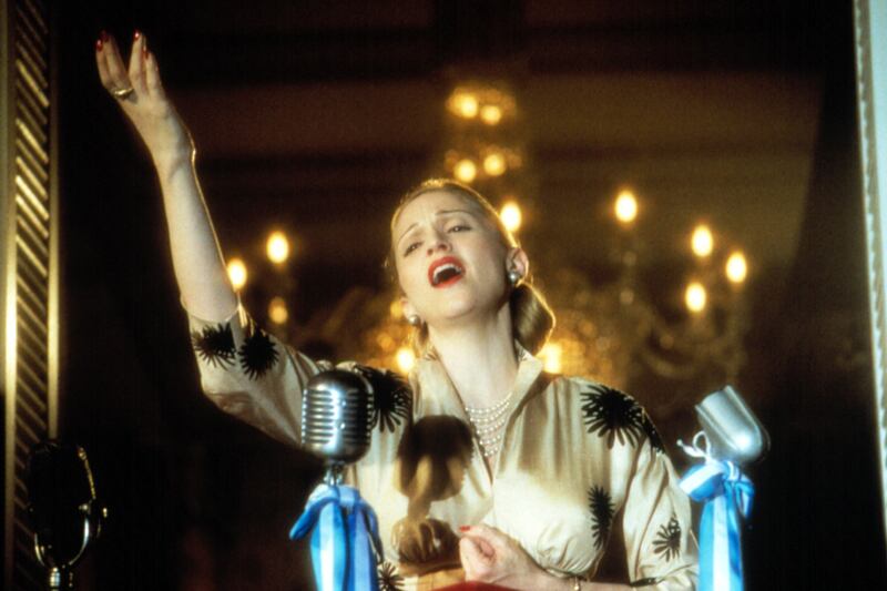 galleries/2012/04/05/january-jones-madonna-and-more-stars-hidden-pregnancies-photos/pregnant-filming-madonna_kob1dv