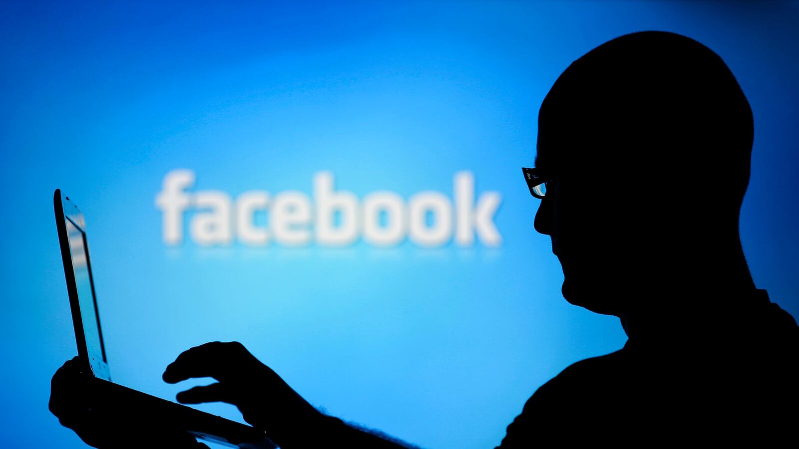 cheats/2014/10/07/feds-co-opt-young-woman-s-identity/141007-dea-facebook-cheat_hstjnm