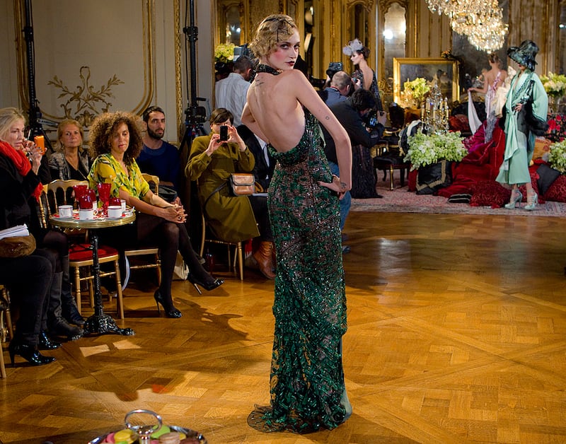 galleries/2011/03/06/john-galliano-collection-in-paris/galliano-paris-5_cznexm