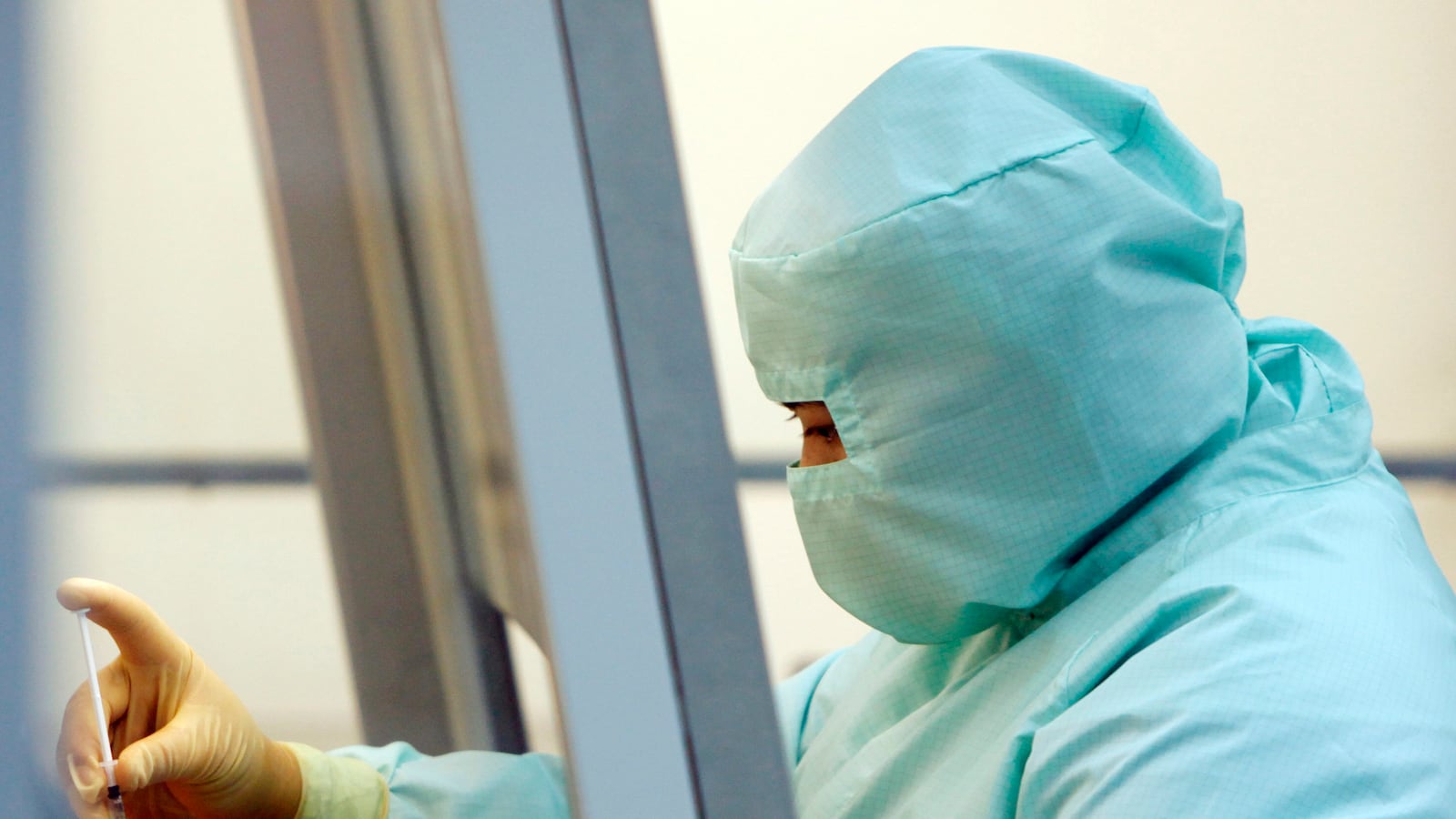 articles/2014/08/20/growing-number-of-biosafety-labs-raises-red-flags/140820-biosafety-arkin-tease_hymdyw