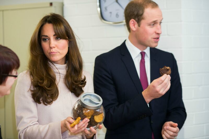 articles/2012/12/03/kate-middleton-pregnant-6-fashion-clues/MiddletonCookieJar_tgwe36
