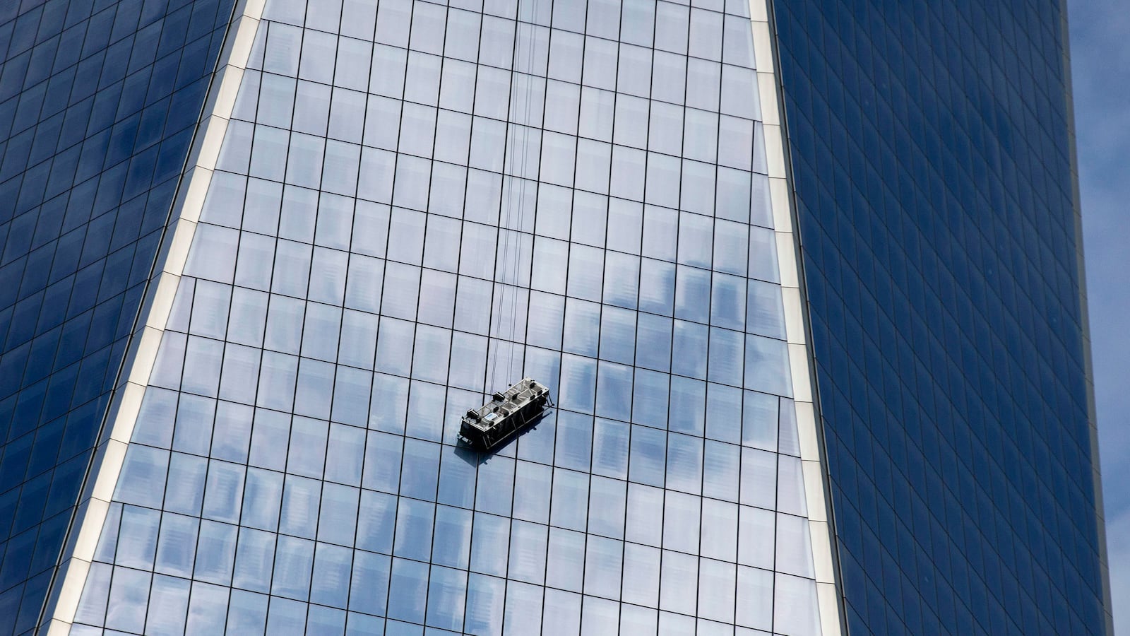 cheats/2014/11/12/world-trade-window-washers-rescued/141112-wtc-scaffolding-cheat_az6xuw