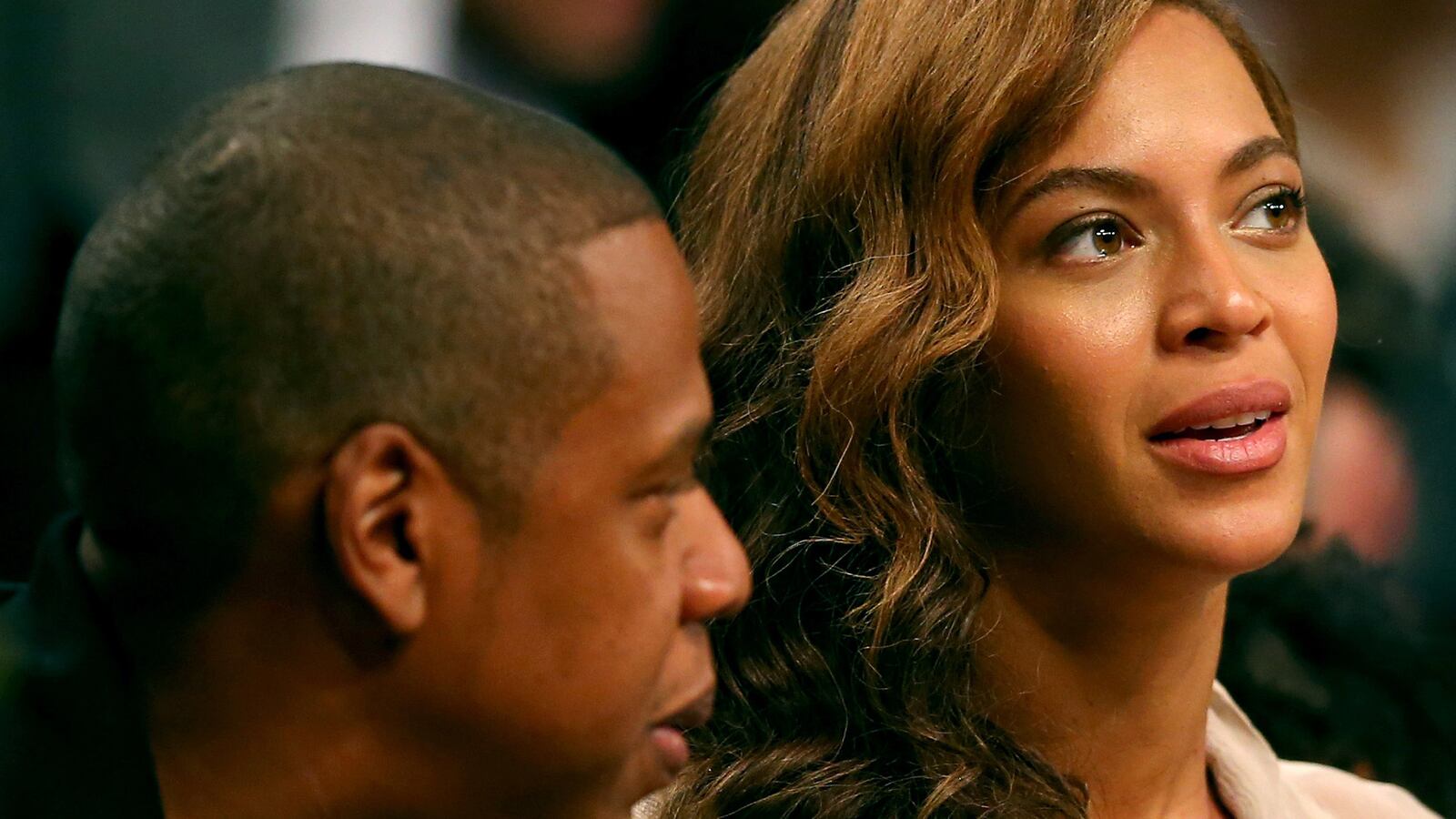 cheats/2014/05/15/jay-z-and-solange-we-re-united/140716-solange-jayz-beyonce-cheat_utgjas