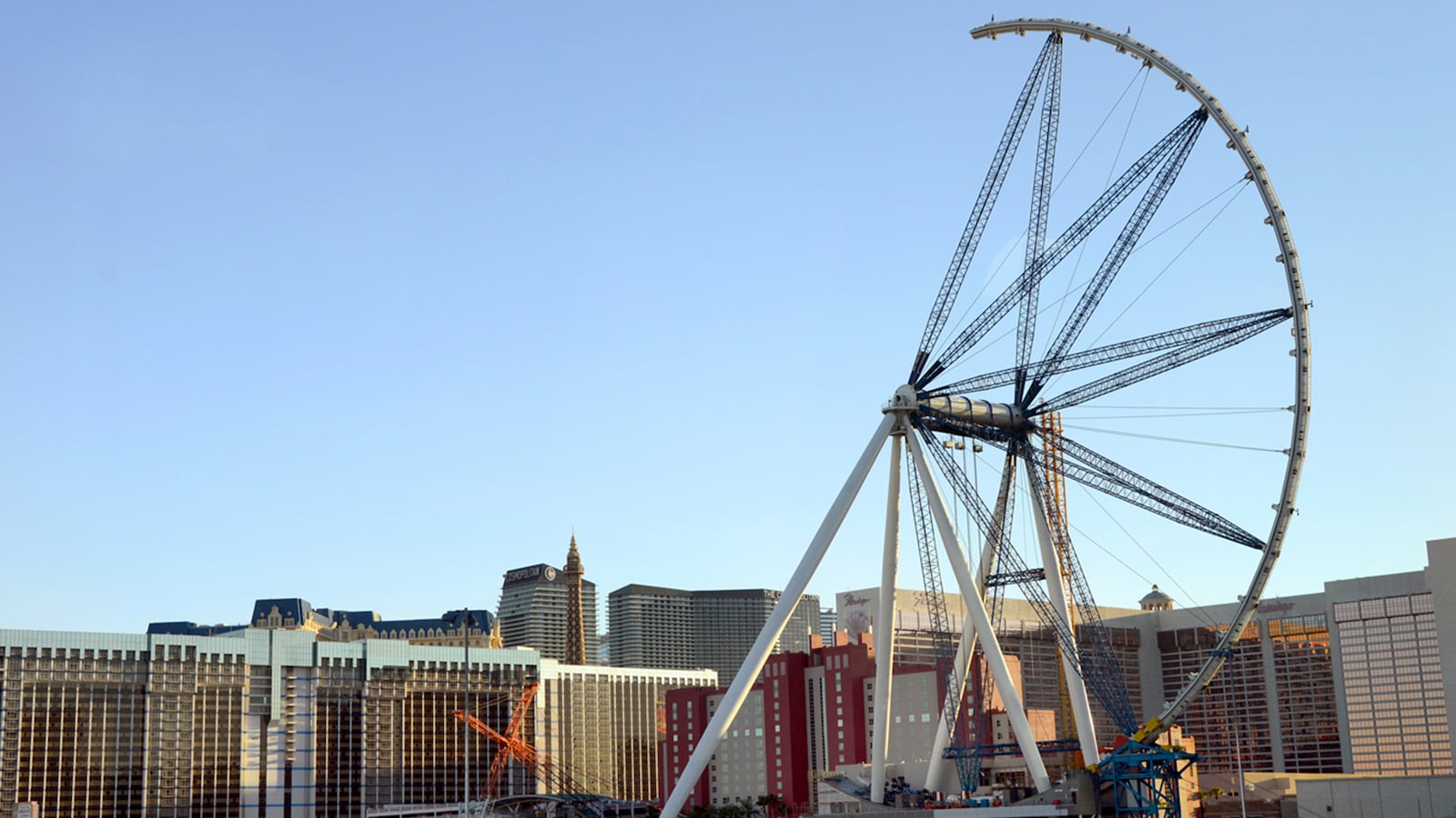 cheats/2013/09/09/world-s-largest-ferris-wheel-nearly-completed/130909-vegas-wheel-cheat_onuecs