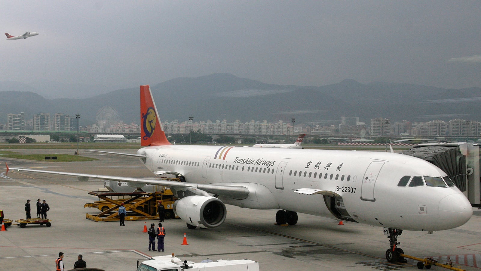 cheats/2014/07/23/taiwan-plane-crashes/140723-taiwan-crash-cheat_xrdbvi