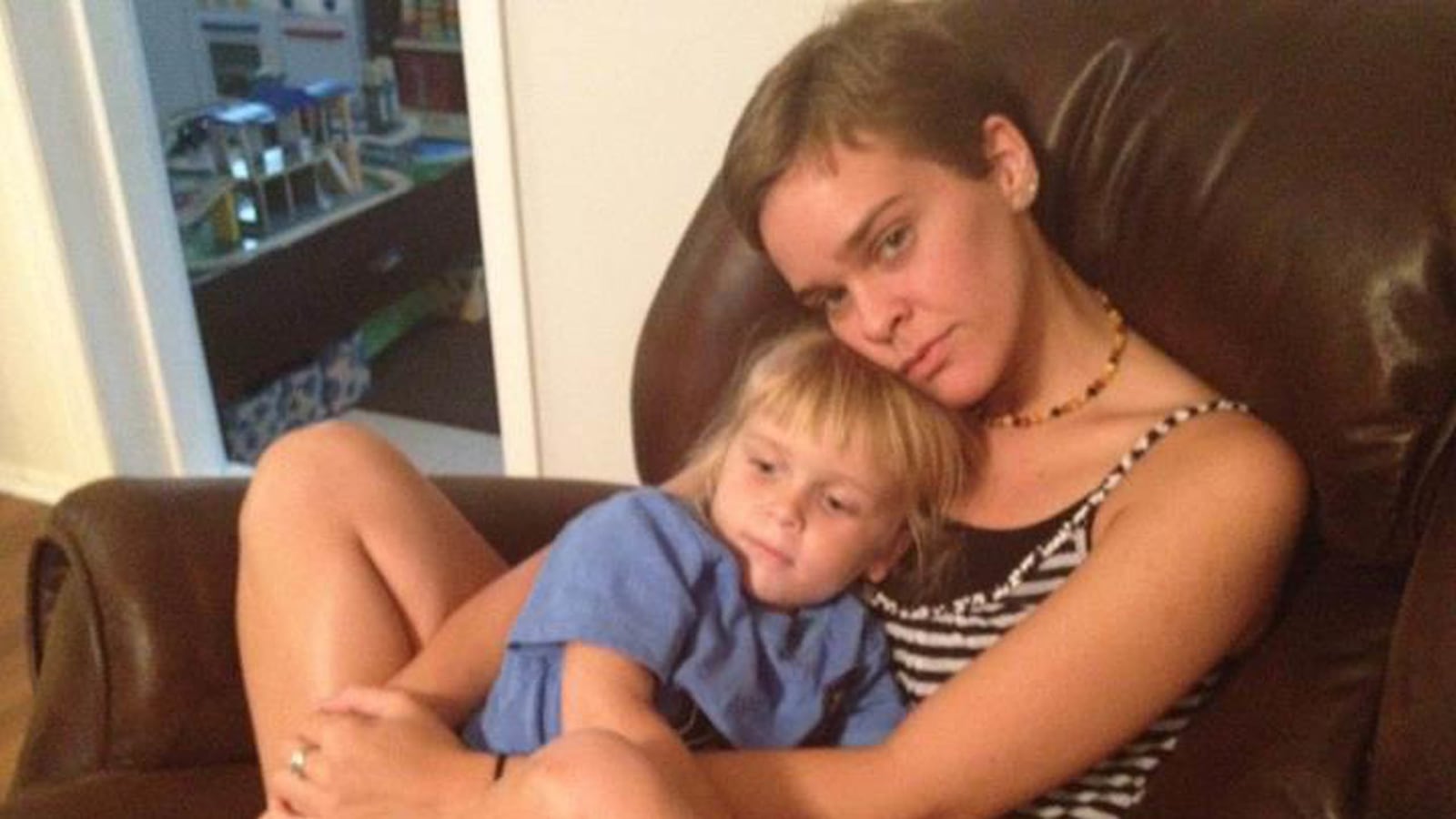 articles/2014/06/19/don-t-call-lacey-spears-a-mommy-blogger/140618-lacey-spears-hinds-tease_traltu