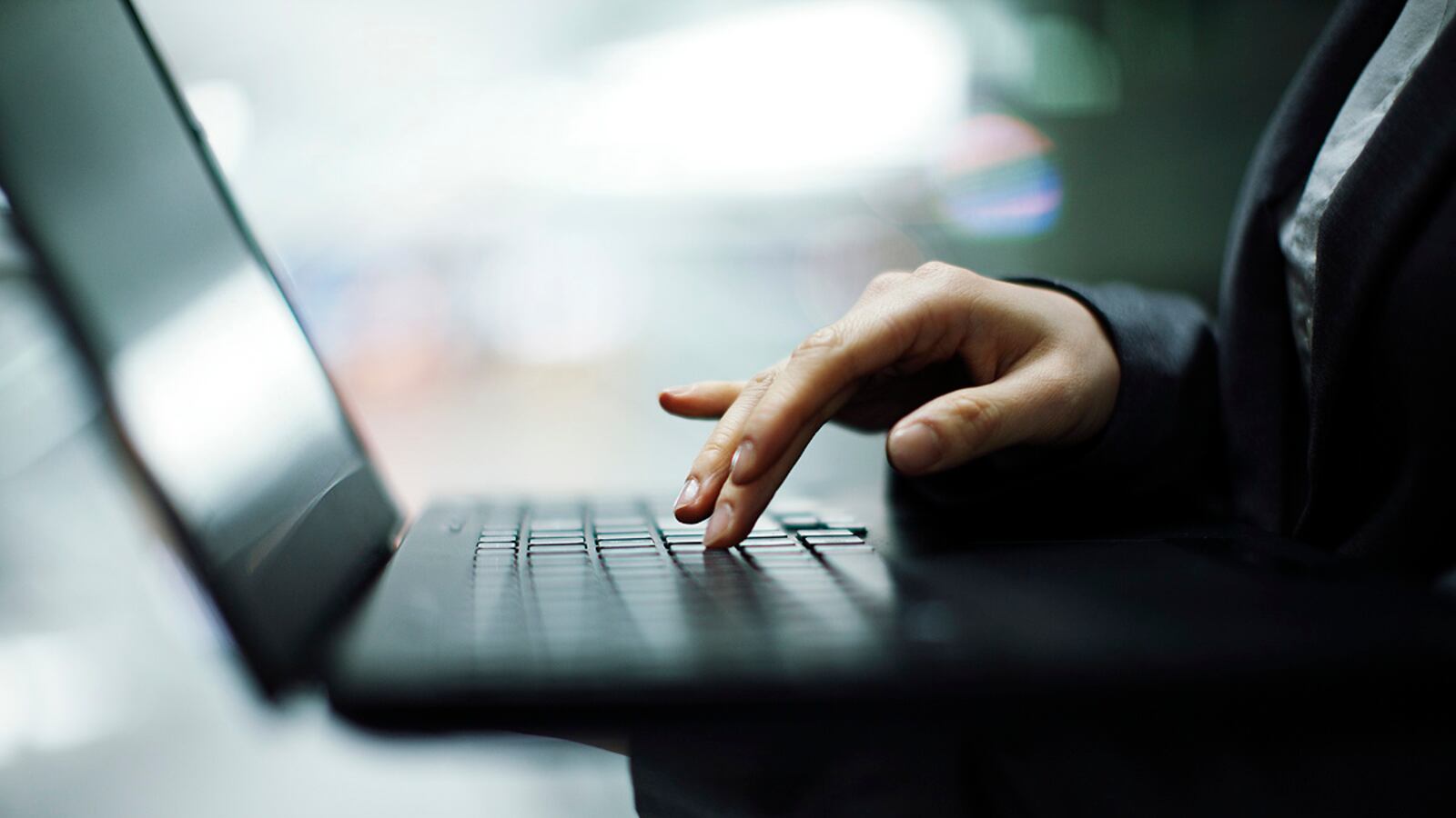 articles/2012/08/16/family-research-council-shooting-unleashes-conservative-vengeance-on-twitter/computer-hands-cheat_ao76je