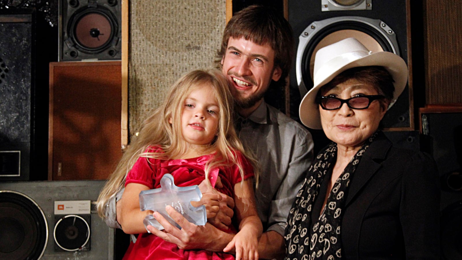 articles/2012/09/22/pussy-riot-s-new-york-tour-yoko-ono-aung-san-suu-kyi-back-protest/pussy-riot-media-tour_cwa5ry