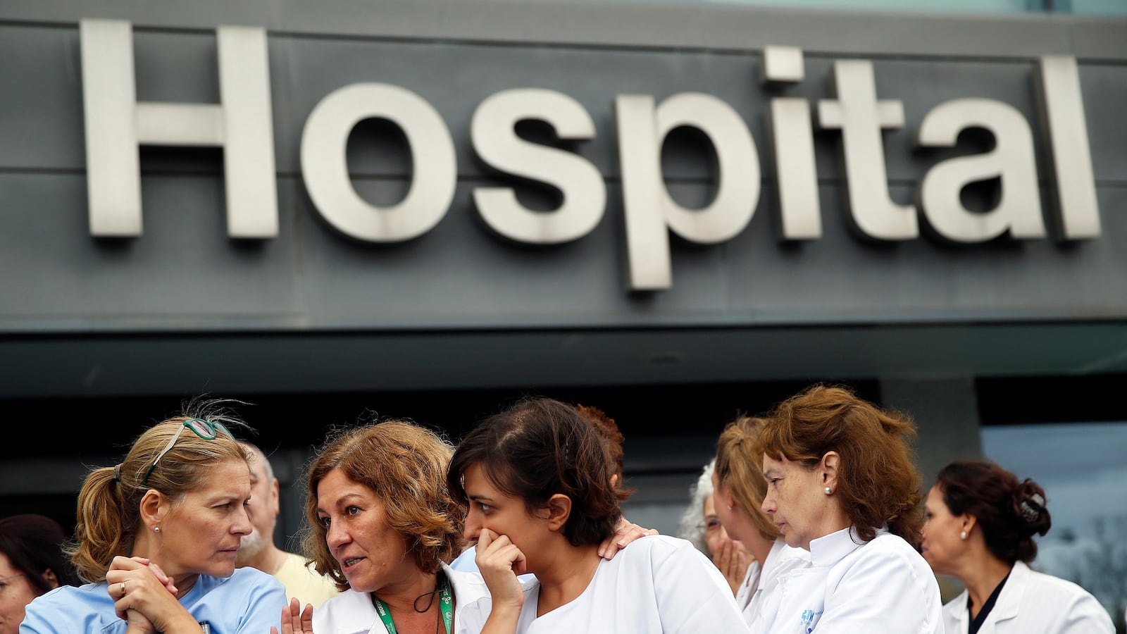 articles/2014/10/08/ebola-in-europe-what-went-wrong/141007-nadeau-ebola-spain-tease_bzmehh