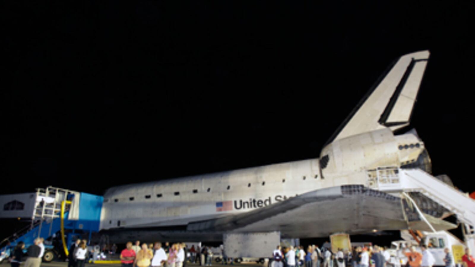 cheats/2011/06/01/endeavour-returns-to-earth/endeavour-shuttle-lands_z7xvda