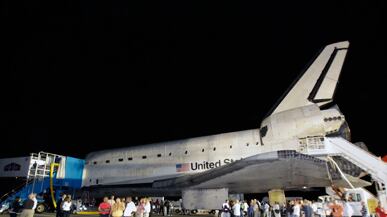 cheats/2011/06/01/endeavour-returns-to-earth/endeavour-shuttle-lands_z7xvda