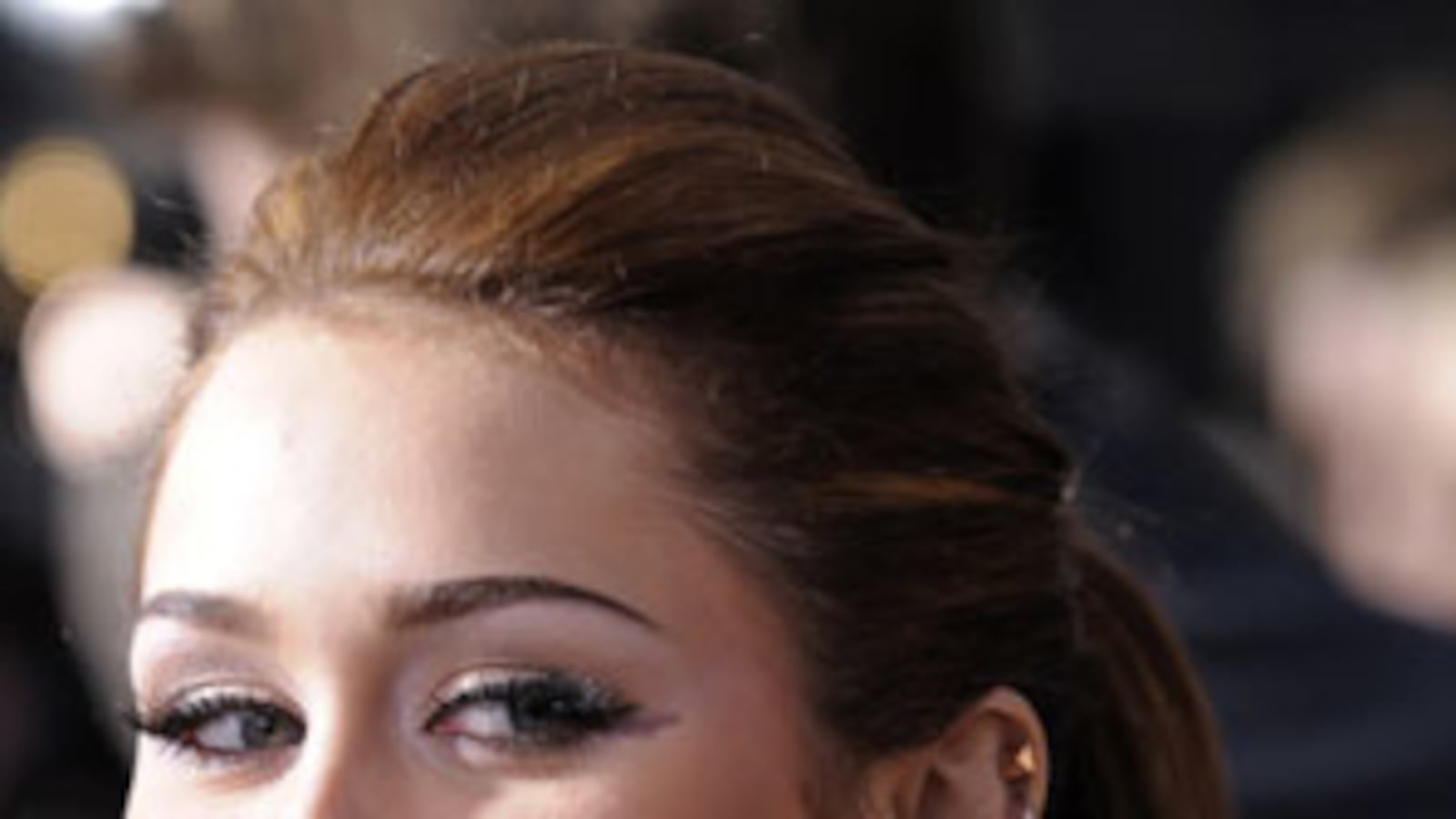 cheats/2010/06/05/miley-cyrus-defends-lesbian-kiss/miley-cyrus-defends-lesbian-kiss_ybxhle