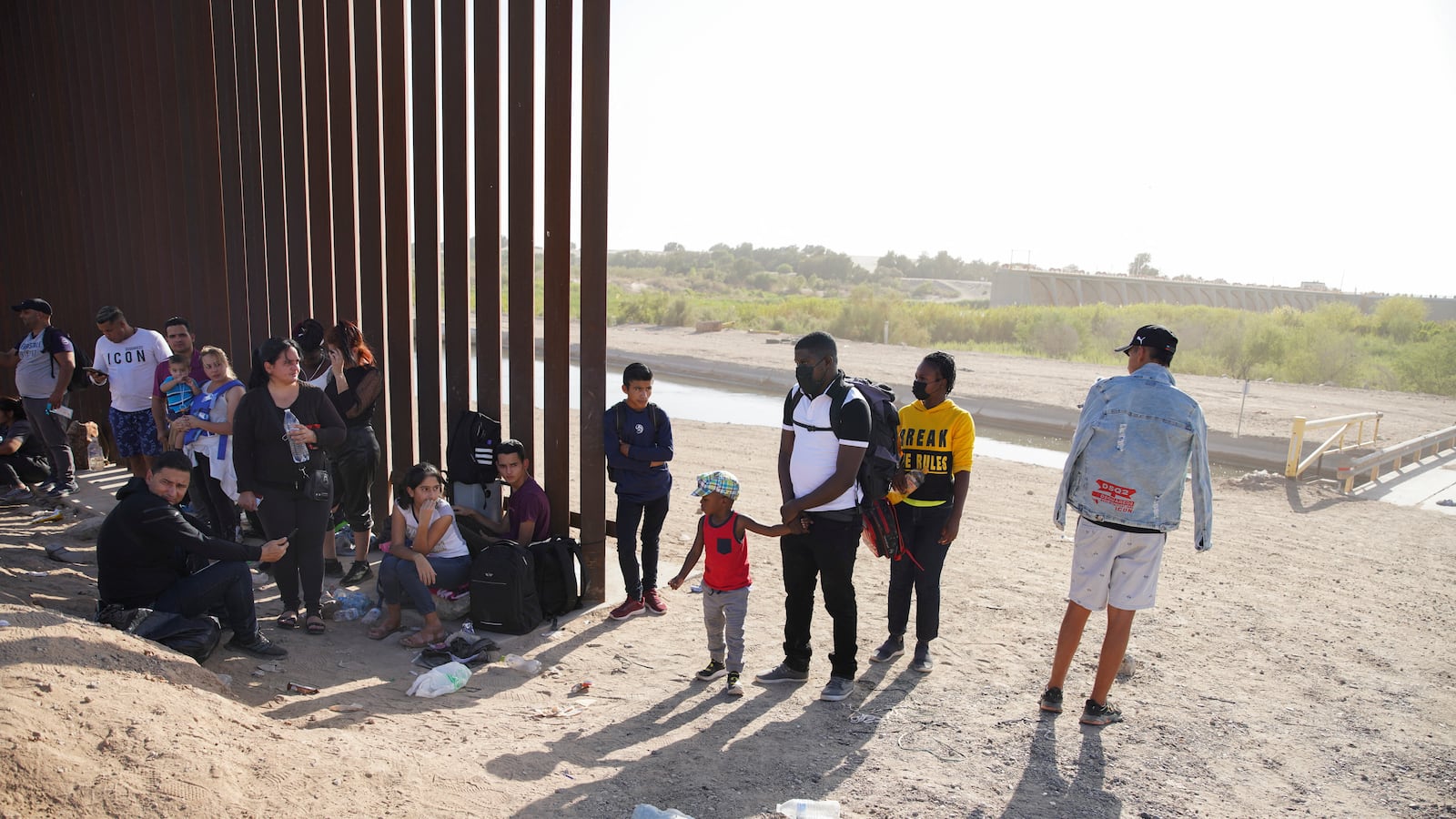 2022-05-01T091929Z_1681005129_RC20YT9FCU0M_RTRMADP_3_USA-IMMIGRATION-BORDER_hjhkqe