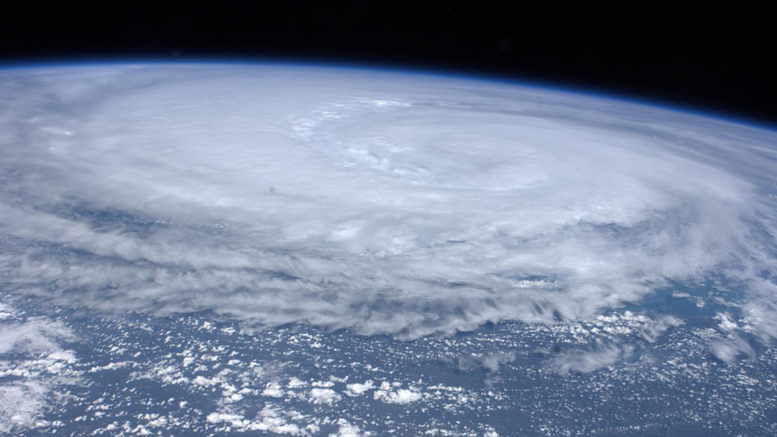 articles/2011/08/28/hurricane-irene-storm-surges-hurricane-categories-nyc-s-evacuation-and-more-hurricane-facts/hurricane-questions-answered_tue7ts