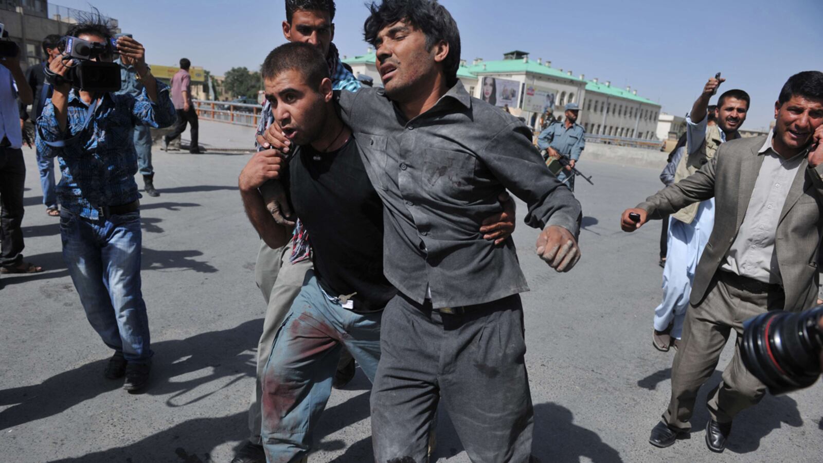 cheats/2011/06/18/suicide-bombers-kill-nine-in-kabul/bombing-afghanistan-cheat_ivzsxa