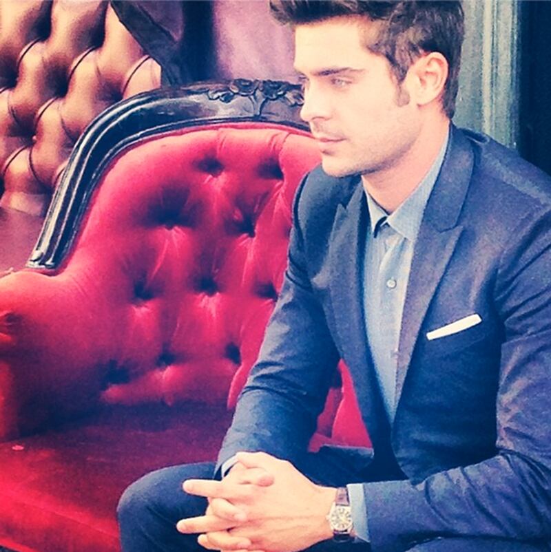 galleries/2014/04/06/jennette-mccurdy-kaley-cuoco-and-the-best-selfies-of-the-week/140404-selfies-zacefron_zgmnzo