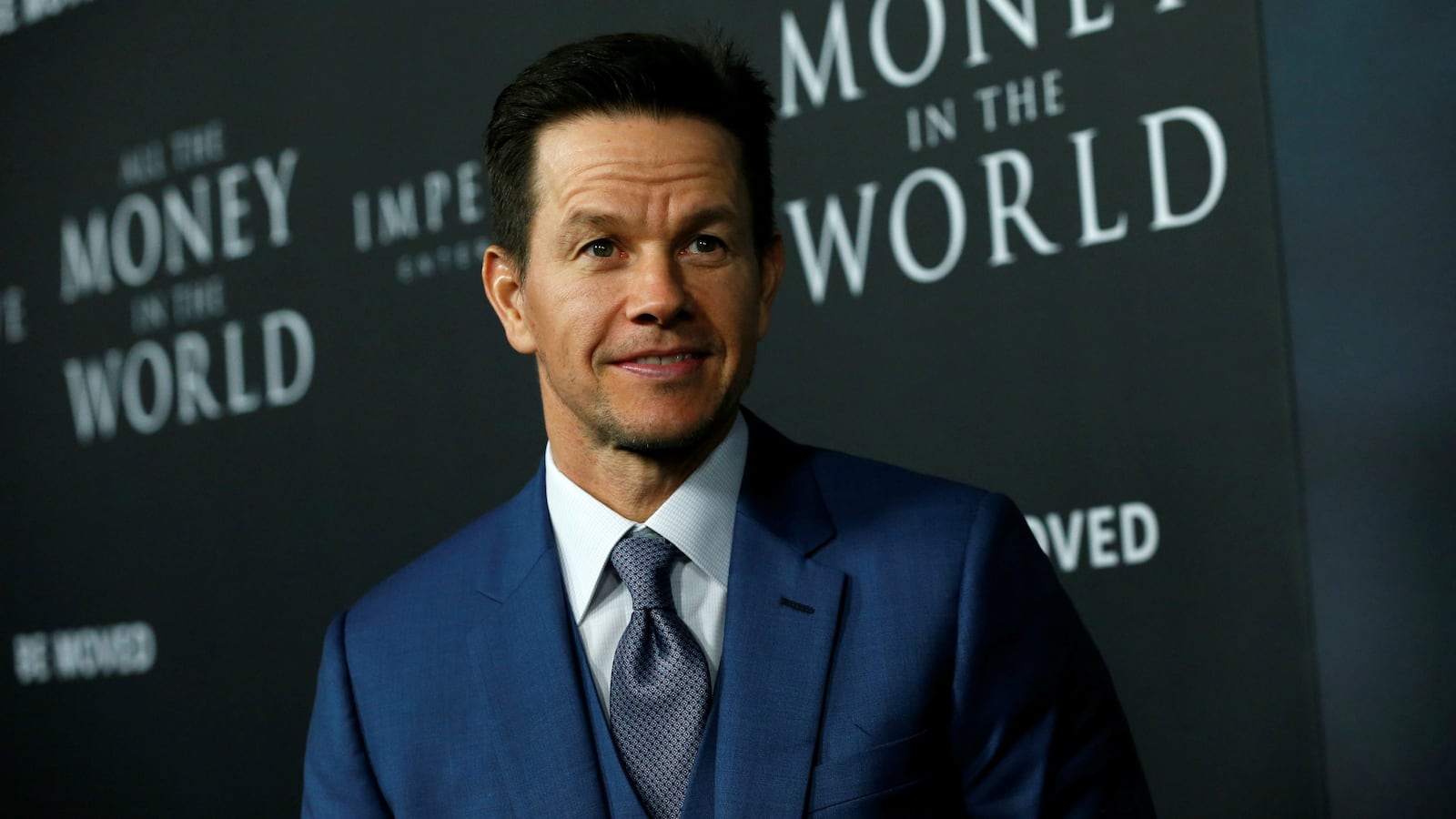 180111-wahlberg-cheat_q6f9xx