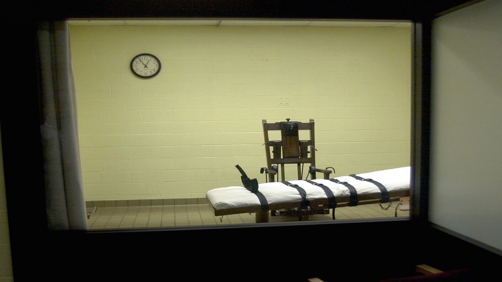 cheats/2014/11/19/missouri-executes-another-man/141119-death-penalty-cheat_knffag
