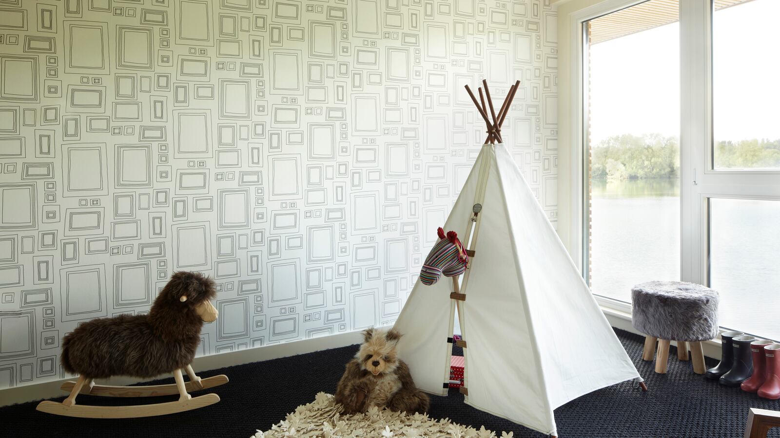 galleries/2014/04/19/omg-i-want-this-house-the-cotswolds-photos/140408-The-Lakes-tease_lmfi0i