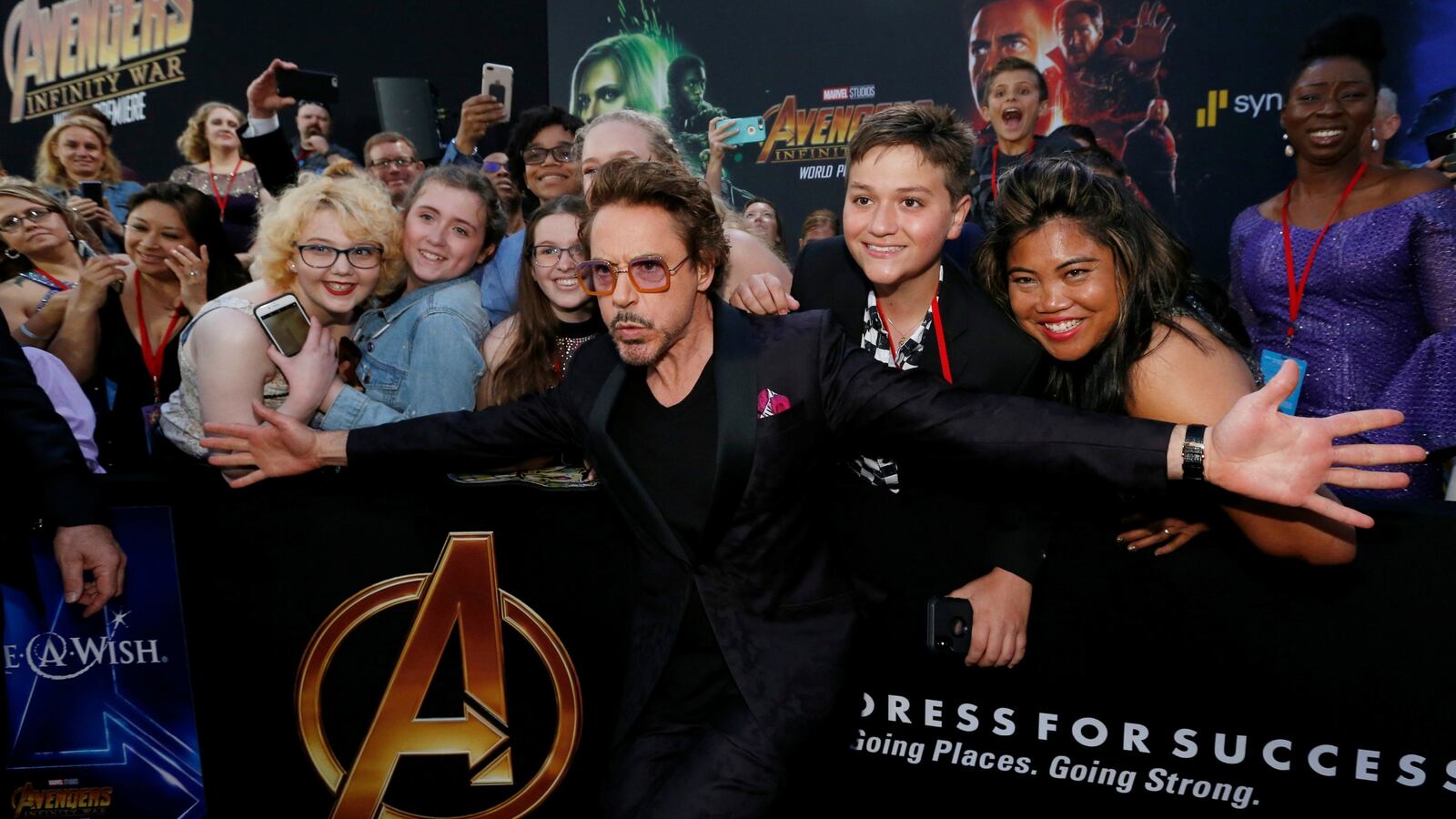 180513-avengers-wins-china-debut-cheat_lnplug