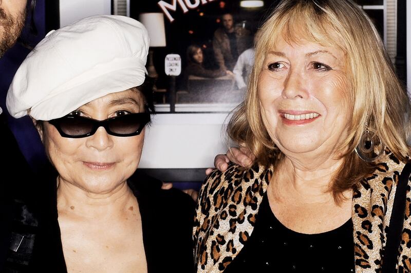 galleries/2012/11/12/when-the-mistress-meets-the-mrs-paula-broadwell-holly-petraeus-more-photos/yoko-ono-mrs-meets-mistress_gayxlp