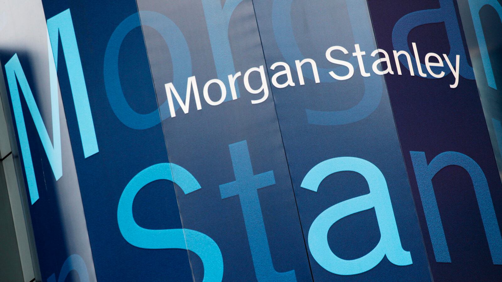 cheats/2012/05/26/investment-banker-blamed-in-ipo/facebook-morgan-stanley-ipo-cheat_ohocho