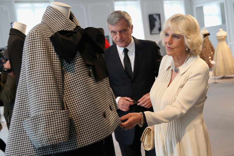 articles/2013/05/28/camilla-drops-into-dior/130528-camilla-visits-dior-sykes1_f1vx6s