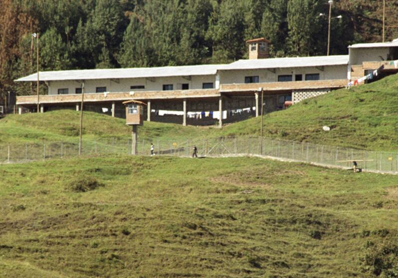 galleries/2010/12/16/gilded-cages/celeb-house-arrest---pablo-escobar_s177n5