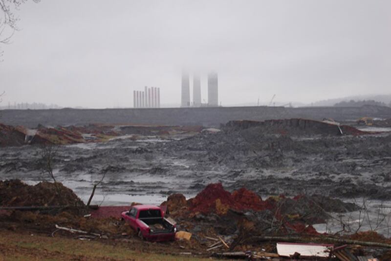 articles/2016/07/20/toxic-waste-cleanup-crews-were-led-to-believe-ash-sites-were-safe/160720-cpi-coal-ash2-embed_icl3xd